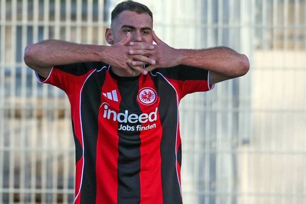 Football LOTTO Hessenliga Eintracht Frankfurt U21 FC Gießen 22 11 25, Goal celebration for Lukas Sonnenwald Eintracht ,