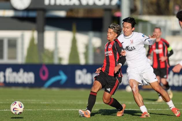 Soccer LOTTO Hessenliga Eintracht Frankfurt U21 FC Gießen 22 11 25, Marvin Dills Eintracht , Dong Woo Kim Gießen ,