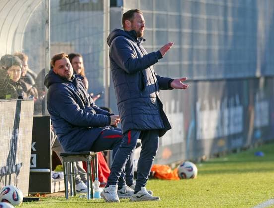 Soccer LOTTO Hessenliga Eintracht Frankfurt U21 FC Gießen 22 11 25, Coach Michael Fink Gießen ,
