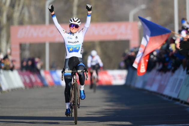 Czech Barbora Bukovska celebrates as she crosses the finish line to win the women junior race at the World Cup cyclocross cycling event in Tabor, Czech Republic, stage 1 (out of 12) of the UCI World Cup cyclocross competition, Sunday 23 November 2025. DAVIDxPINTENS  x143596844x
