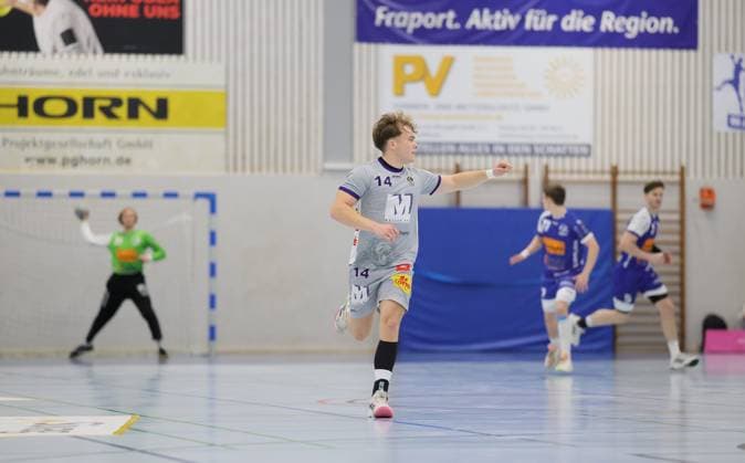 Germany Kelkheim Münster 22 11 2025 Handball Hessen 3 Liga Staffel Süd West Herren Saison 2025 2026 12 Matchday TSG Münster blue TSG Haßloch gray v l Jakob Chrust TSG Haßloch 14 Sport TSG Münster TSG Haßloch
