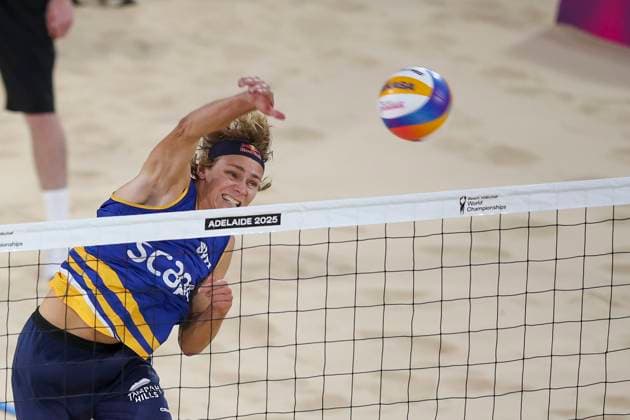 Beach volleyball, Beachvolleyball World Championship, WM, Weltmeisterschaft David Ahman (SWE) v Jacob Hölting Nilsson and Elmer Andersson (SWE) during the Men™s Final match of the Beach Volleyball World Championships at The Drive in Adelaide, Sunday, November 23, 2025. ( NO ARCHIVING, EDITORIAL USE ONLY ADELAIDE SOUTH AUSTRALIA AUSTRALIA  Copyright: xMATTxTURNERx 20251123171659626252