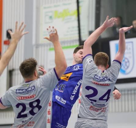 Germany Kelkheim Münster 22 11 2025 Handball Hessen 3 Liga Staffel Süd West Herren Saison 2025 2026 12 Spieltag TSG Münster blue TSG Haßloch gray f l Sebastian Bösing TSG Haßloch 28 , Jonas Schneider TSG Münster 5 , Niklas Klein TSG Haßloch 24 Sport TSG Münster TSG Haßloch
