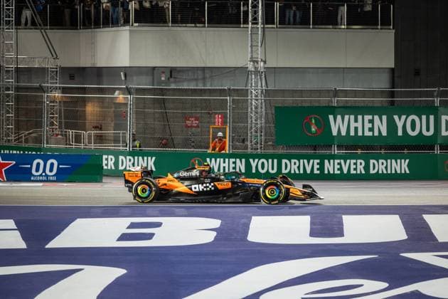 Formula 1 Heineken Las Vegas Grand Prix 2025 Thomas Cerato OVERTAKE MAXPPP - Las Vegas 23 11 2025 04 NORRIS Lando (gbr), McLaren F1 Team, action at the Formula 1 Heineken Las Vegas Grand Prix 2025, the 22nd round of the 2025 FIA Formula 1 World Championship, WM, Weltmeisterschaft held on the Las Vegas Strip Circuit in Las Vegas, Nevada, United States, from 19 to 22 November 2025. Las Vegas United States  Copyright: xOVERTAKE MAXPPPxThomasxCeratox OVT202511235974 OVT202511235974