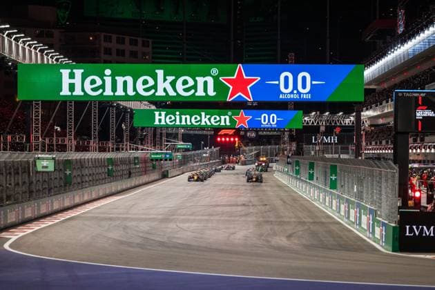Formula 1 Heineken Las Vegas Grand Prix 2025 Thomas Cerato OVERTAKE MAXPPP - Las Vegas 23 11 2025 grille de depart, starting grid all cars lined up at the Formula 1 Heineken Las Vegas Grand Prix 2025, the 22nd round of the 2025 FIA Formula 1 World Championship, WM, Weltmeisterschaft held on the Las Vegas Strip Circuit in Las Vegas, Nevada, United States, from 19 to 22 November 2025. Las Vegas United States  Copyright: xOVERTAKE MAXPPPxThomasxCeratox OVT202511235977 OVT202511235977