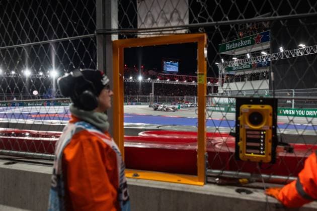 Formula 1 Heineken Las Vegas Grand Prix 2025 Thomas Cerato OVERTAKE MAXPPP - Las Vegas 23 11 2025 31 OCON Esteban (fra), MoneyGram Haas F1 Team, action at the Formula 1 Heineken Las Vegas Grand Prix 2025, the 22nd round of the 2025 FIA Formula 1 World Championship, WM, Weltmeisterschaft held on the Las Vegas Strip Circuit in Las Vegas, Nevada, United States, from 19 to 22 November 2025. Las Vegas United States  Copyright: xOVERTAKE MAXPPPxThomasxCeratox OVT202511235980 OVT202511235980