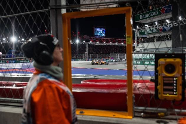 Formula 1 Heineken Las Vegas Grand Prix 2025 Thomas Cerato OVERTAKE MAXPPP - Las Vegas 23 11 2025 81 PIASTRI Oscar (aus), McLaren F1 Team, action at the Formula 1 Heineken Las Vegas Grand Prix 2025, the 22nd round of the 2025 FIA Formula 1 World Championship, WM, Weltmeisterschaft held on the Las Vegas Strip Circuit in Las Vegas, Nevada, United States, from 19 to 22 November 2025. Las Vegas United States  Copyright: xOVERTAKE MAXPPPxThomasxCeratox OVT202511235982 OVT202511235982
