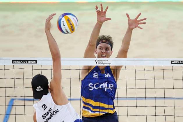 Beach volleyball, Beachvolleyball World Championship, WM, Weltmeisterschaft Jonatan Hellvig (SWE) v Elmer Andersson (SWE) during the Men™s Final match of the Beach Volleyball World Championships at The Drive in Adelaide, Sunday, November 23, 2025. ( NO ARCHIVING, EDITORIAL USE ONLY ADELAIDE SOUTH AUSTRALIA AUSTRALIA  Copyright: xMATTxTURNERx 20251123199287302010