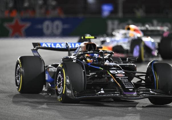 Formula 1 Grand Prix of Las Vegas 2025 - Race night LAS VEGAS, NEVADA - NOVEMBER 22: Carlos Sainz of Atlassian Williams Racing (55) competes the race for championship of F1 Grand Prix of Las Vegas at Las Vegas Strip Circuit on November 22, 2025 in Las Vegas, Nevada, United States. Tayfun Coskun Anadolu Nevada United States. Editorial use only. Please get in touch for any other usage.  Copyright: x2025xAnadoluxTayfunxCoskunx