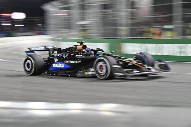 Formula 1 Grand Prix of Las Vegas 2025 - Race night LAS VEGAS, NEVADA - NOVEMBER 22: Alexander Albon of Atlassian Williams Racing (23) competes the race for championship of F1 Grand Prix of Las Vegas at Las Vegas Strip Circuit on November 22, 2025 in Las Vegas, Nevada, United States. Tayfun Coskun Anadolu Nevada United States. Editorial use only. Please get in touch for any other usage.  Copyright: x2025xAnadoluxTayfunxCoskunx