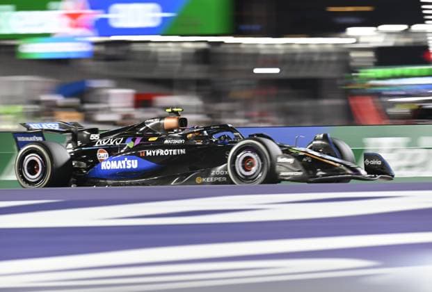 Formula 1 Grand Prix of Las Vegas 2025 - Race night LAS VEGAS, NEVADA - NOVEMBER 22: Carlos Sainz of Atlassian Williams Racing (55) competes the race for championship of F1 Grand Prix of Las Vegas at Las Vegas Strip Circuit on November 22, 2025 in Las Vegas, Nevada, United States. Tayfun Coskun Anadolu Nevada United States. Editorial use only. Please get in touch for any other usage.  Copyright: x2025xAnadoluxTayfunxCoskunx