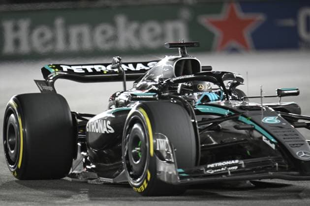 Formula 1 Grand Prix of Las Vegas 2025 - Race night LAS VEGAS, NEVADA - NOVEMBER 22: George Russell of Mercedes-AMG PETRONAS F1 Team (63) competes the race for championship of F1 Grand Prix of Las Vegas at Las Vegas Strip Circuit on November 22, 2025 in Las Vegas, Nevada, United States. Tayfun Coskun Anadolu Nevada United States. Editorial use only. Please get in touch for any other usage.  Copyright: x2025xAnadoluxTayfunxCoskunx