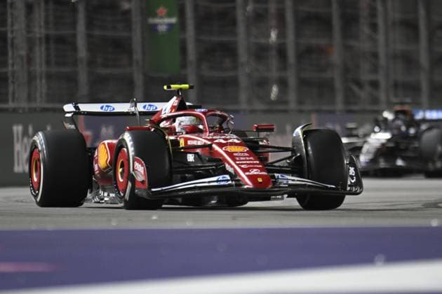 Formula 1 Grand Prix of Las Vegas 2025 - Race night LAS VEGAS, NEVADA - NOVEMBER 22: Lewis Hamilton of Scuderia Ferrari (44) competes the race for championship of F1 Grand Prix of Las Vegas at Las Vegas Strip Circuit on November 22, 2025 in Las Vegas, Nevada, United States. Tayfun Coskun Anadolu Nevada United States. Editorial use only. Please get in touch for any other usage.  Copyright: x2025xAnadoluxTayfunxCoskunx