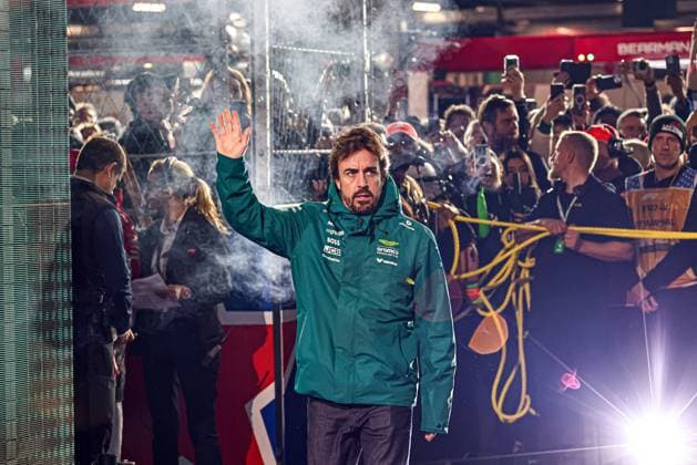 Fernando Alonso (ESP) - Aston Martin Aramco F1 Team - Aston Martin AMR25 - Mercedes during the Sunday of the Formula 1 Heineken Las Vegas Grand Prix 2025 at Las Vegas Strip Circuit, ahead of Round 22 of 24 of the 2025 FIA Formula One World Championship, WM, Weltmeisterschaft (November 20-23, 2025). Formula 1 Heineken Las Vegas Grand Prix 2025