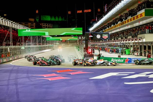Start of the Race - Start of the Race - during the Sunday of the Formula 1 Heineken Las Vegas Grand Prix 2025 at Las Vegas Strip Circuit, ahead of Round 22 of 24 of the 2025 FIA Formula One World Championship, WM, Weltmeisterschaft (November 20-23, 2025). Formula 1 Heineken Las Vegas Grand Prix 2025