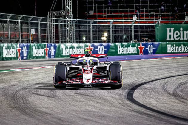 Oliver Bearman (GBR) - Haas F1 Team during the Sunday of the Formula 1 Heineken Las Vegas Grand Prix 2025 at Las Vegas Strip Circuit, ahead of Round 22 of 24 of the 2025 FIA Formula One World Championship, WM, Weltmeisterschaft (November 20-23, 2025). Formula 1 Heineken Las Vegas Grand Prix 2025