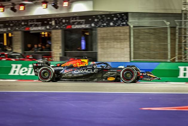Max Verstappen (NED) - Oracle Red Bull Racing - Red Bull RB21 - Honda RBPT during the Sunday of the Formula 1 Heineken Las Vegas Grand Prix 2025 at Las Vegas Strip Circuit, ahead of Round 22 of 24 of the 2025 FIA Formula One World Championship, WM, Weltmeisterschaft (November 20-23, 2025). Formula 1 Heineken Las Vegas Grand Prix 2025
