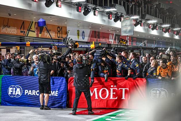 Max Verstappen (NED) - Oracle Red Bull Racing - Red Bull RB21 - Honda RBPT celebrating victory of the race during the Sunday of the Formula 1 Heineken Las Vegas Grand Prix 2025 at Las Vegas Strip Circuit, ahead of Round 22 of 24 of the 2025 FIA Formula One World Championship, WM, Weltmeisterschaft (November 20-23, 2025). Formula 1 Heineken Las Vegas Grand Prix 2025