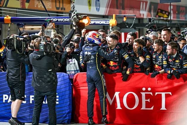 Max Verstappen (NED) - Oracle Red Bull Racing - Red Bull RB21 - Honda RBPT celebrating victory of the race during the Sunday of the Formula 1 Heineken Las Vegas Grand Prix 2025 at Las Vegas Strip Circuit, ahead of Round 22 of 24 of the 2025 FIA Formula One World Championship, WM, Weltmeisterschaft (November 20-23, 2025). Formula 1 Heineken Las Vegas Grand Prix 2025