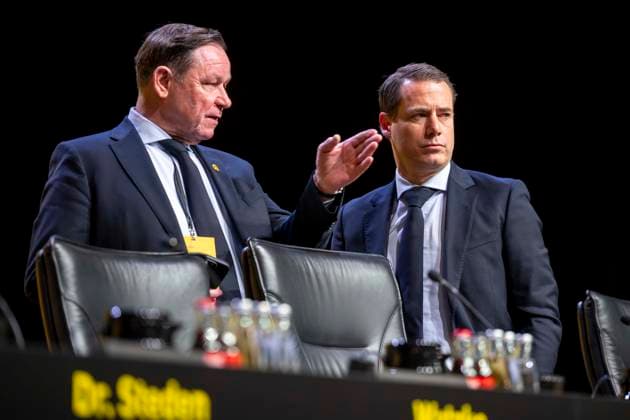 23 11 25, General Meeting of Borussia Dortmund in the Westfalenhallen Dortmund Dr Christian Hockenjos l talks to Managing Director Lars Ricken Copyright: xInderlied Kirchner-Mediax
