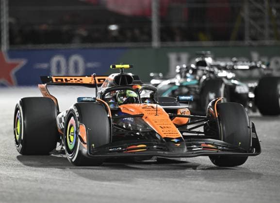 Formula 1 Grand Prix of Las Vegas 2025 - Race night LAS VEGAS, NEVADA - NOVEMBER 22: Lando Norris of McLaren Formula 1 Team (4) competes the race for championship of F1 Grand Prix of Las Vegas at Las Vegas Strip Circuit on November 22, 2025 in Las Vegas, Nevada, United States. Tayfun Coskun Anadolu Las Vegas United States. Editorial use only. Please get in touch for any other usage.  Copyright: x2025xAnadoluxTayfunxCoskunx