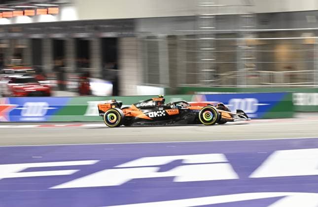 Formula 1 Grand Prix of Las Vegas 2025 - Race night LAS VEGAS, NEVADA - NOVEMBER 22: Lando Norris of McLaren Formula 1 Team (4) competes the race for championship of F1 Grand Prix of Las Vegas at Las Vegas Strip Circuit on November 22, 2025 in Las Vegas, Nevada, United States. Tayfun Coskun Anadolu Las Vegas United States. Editorial use only. Please get in touch for any other usage.  Copyright: x2025xAnadoluxTayfunxCoskunx