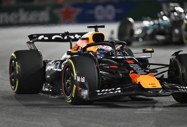Formula 1 Grand Prix of Las Vegas 2025 - Race night LAS VEGAS, NEVADA - NOVEMBER 22: Max Verstappen of Oracle Red Bull Racing (1) competes the race for championship of F1 Grand Prix of Las Vegas at Las Vegas Strip Circuit on November 22, 2025 in Las Vegas, Nevada, United States. Tayfun Coskun Anadolu Las Vegas United States. Editorial use only. Please get in touch for any other usage.  Copyright: x2025xAnadoluxTayfunxCoskunx