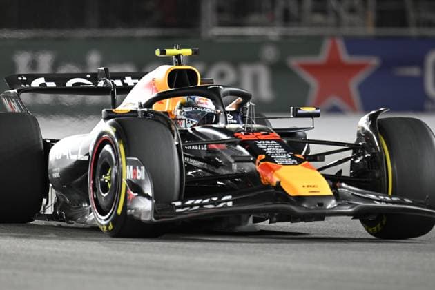 Formula 1 Grand Prix of Las Vegas 2025 - Race night LAS VEGAS, NEVADA - NOVEMBER 22: Yuki Tsunoda of Oracle Red Bull Racing (22) competes the race for championship of F1 Grand Prix of Las Vegas at Las Vegas Strip Circuit on November 22, 2025 in Las Vegas, Nevada, United States. Tayfun Coskun Anadolu Las Vegas United States. Editorial use only. Please get in touch for any other usage.  Copyright: x2025xAnadoluxTayfunxCoskunx