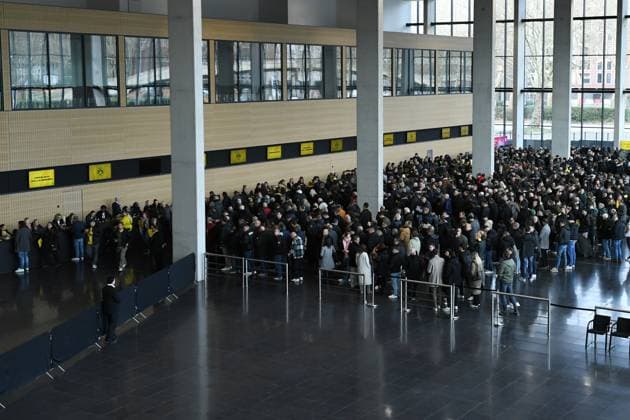 Borussia Dortmund Annual General Meeting on 23 11 2025 at the Westfalenhalle in Dortmund Long queues at the admission controls xRx