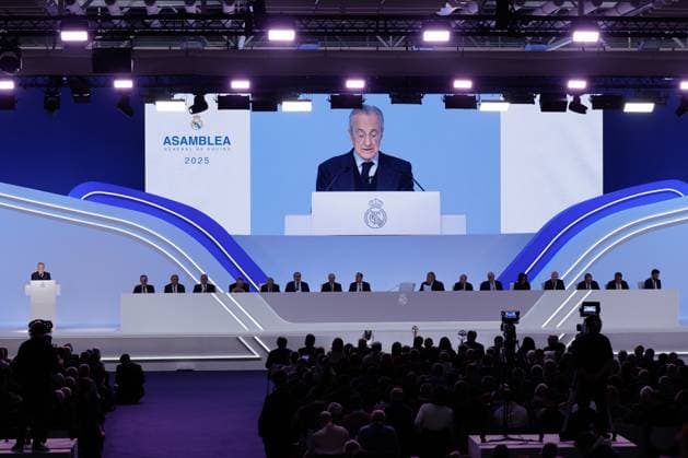November 23, 2025, Valdebebas, Madrid, Spain: Florentino Perez, President of Real Madrid, attends during the Ordinary General Assembly of Representative Members of Real Madrid C.F. at Ciudad Deportiva Real Madrid on November 23, 2025, in Valdebebas, Madrid, Spain. Valdebebas Spain - ZUMAa181 20251123_zaa_a181_007 Copyright: xDennisxAgyemanx