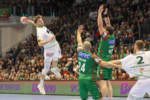 22 11 2025, xgox, Handball Daikin HBL SC Magdeburg HSG Wetzlar emspor, v l Niklas Theiss Wetzlar, 9 wirft Tor, Torschuetze, erzielt Tor, Treffer, scores the goal Magdeburg
