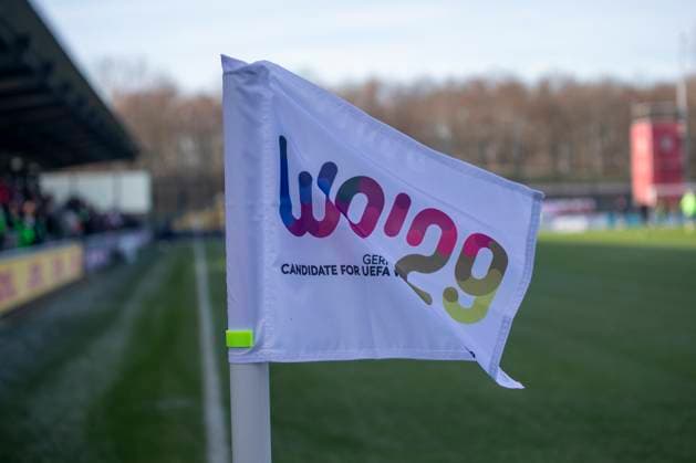GER, Leipzig, Football, Google Pixel Womens Bundesliga, Matchday 11, RB Leipzig vs VFL Wolfsburg in picture v l corner flag DFB Action Matchday Candidature Womens World Cup 2029 23 11 2025, RB Leipzig Training Academy, Cottaweg Leipzig DFB REGULATIONS PROHIBIT ANY USE OF PHOTOGRAPHS AS IMAGE SEQUENCES AND OR QUASI VIDEO, Copyright: HMBxMedia PaulxFritz