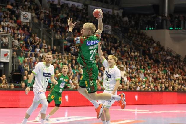 22 11 2025, xgox, Handball Daikin HBL SC Magdeburg HSG Wetzlar emspor, v l Magnus Saugstrup Magdeburg, 23 throws goal, Torschuetze, scores goal, Treffer, scores the goal Magdeburg