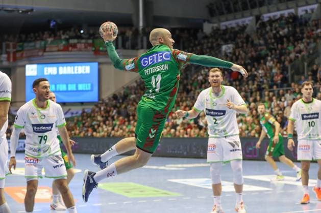 22 11 2025, xgox, Handball Daikin HBL SC Magdeburg HSG Wetzlar emspor, v l Daniel Pettersson Magdeburg, 11 throws goal, Torschuetze, erzielt Tor, Treffer, scores the goal Magdeburg
