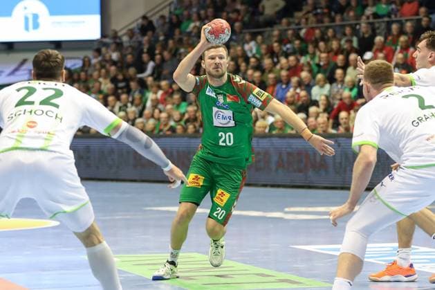 22 11 2025, xgox, Handball Daikin HBL SC Magdeburg HSG Wetzlar emspor, v l Philipp Weber Magdeburg, 20 am Ball, plays the ball Magdeburg