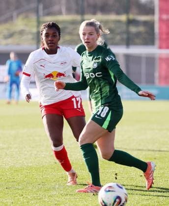 Leipzig, 23 11 2025, Red Bull Campus, Soccer, 1 Bundesliga, Women 11 Matchday , RB Leipzig vs Vfl Wolfsburg , Pictured from left Delice Boboy 17, Leipzig , Justine Kielland 18, Wolfsburg , For editorial use only Only editorial use , DFL DFB regulations prohibit any use of photographs as image sequences and or quasi video ,