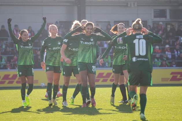GER, Leipzig, Soccer, Google Pixel Womens Bundesliga, Matchday 11, RB Leipzig vs VFL Wolfsburg in the picture from l Cora Zicai VFL Wolfsburg 28 , Svenja Huth VFL Wolfsburg 10 , Goal celebration 23 11 2025, RB Leipzig Training Academy, Cottaweg Leipzig DFB REGULATIONS PROHIBIT ANY USE OF PHOTOGRAPHS AS IMAGE SEQUENCES AND OR QUASI VIDEO, Copyright: HMBxMedia PaulxFritz