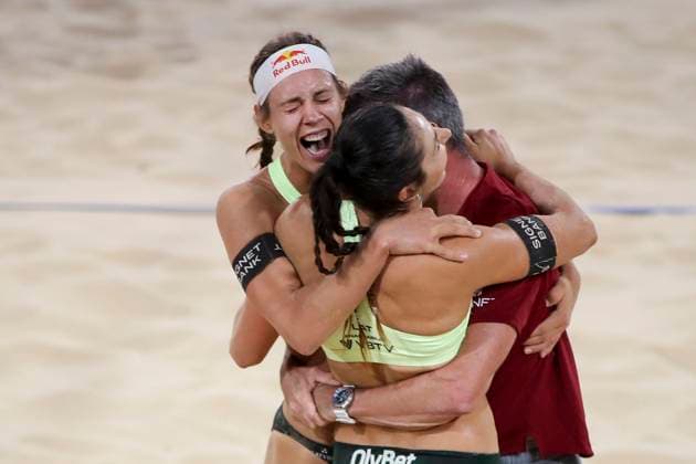 Beach volleyball, Beachvolleyball World Championship, WM, Weltmeisterschaft Tina Graudina and Anastasija Samoilova (LAT) celebrate victory against Kristen Nuss and Taryn Brasher (USA) during the Women™s Final match of the Beach Volleyball World Championships at The Drive in Adelaide, Sunday, November 23, 2025. ( NO ARCHIVING, EDITORIAL USE ONLY ADELAIDE SOUTH AUSTRALIA AUSTRALIA  Copyright: xMATTxTURNERx 20251123132184267219