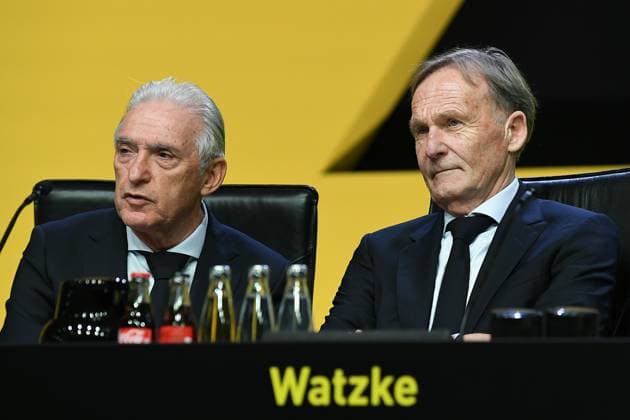 General Meeting Borussia Dortmund on 23 11 2025 in the Westfalenhalle in Dortmund Dr Reinhold Lunow President Dortmund , left Hans Joachim Watzke Chairman Management Dortmund , right xRx