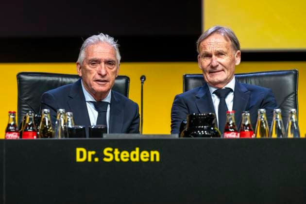 23 11 25, General Meeting of Borussia Dortmund in the Westfalenhallen Dortmund President Dr. Reinhold Lunow l and Managing Director Hans Joachim Aki Watzke sit next to each other Copyright: xInderlied Kirchner-Mediax