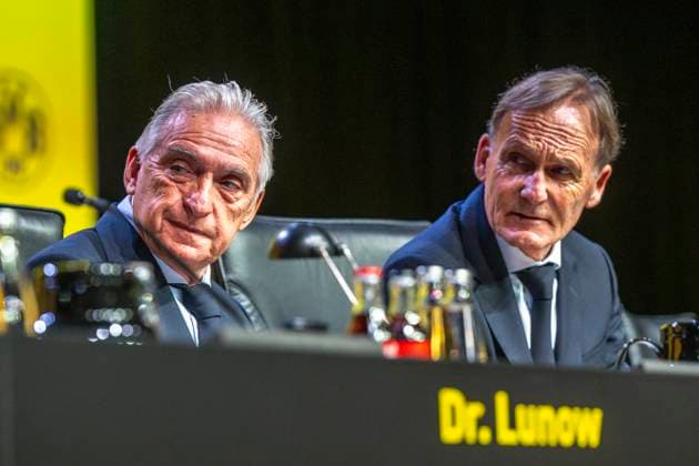 23 11 25, General Meeting of Borussia Dortmund in the Westfalenhallen Dortmund President Dr. Reinhold Lunow l and Managing Director Hans Joachim Aki Watzke sit next to each other Copyright: xInderlied Kirchner-Mediax