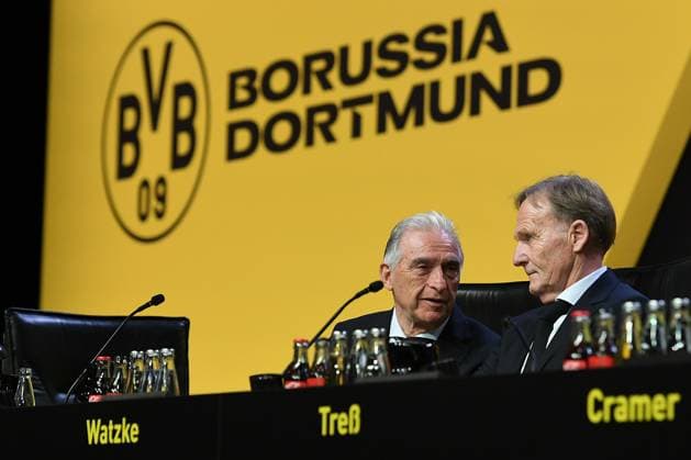 General Meeting Borussia Dortmund on 23 11 2025 in the Westfalenhalle in Dortmund Dr Reinhold Lunow President Dortmund , left Hans Joachim Watzke Chairman Management Dortmund , right xRx