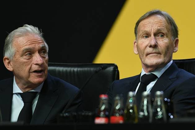 General Meeting Borussia Dortmund on 23 11 2025 in the Westfalenhalle in Dortmund Dr Reinhold Lunow President Dortmund , left Hans Joachim Watzke Chairman Management Dortmund , right xRx