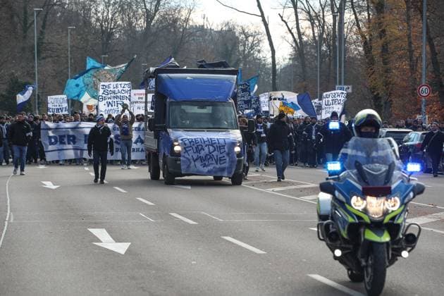 Fanmarsch der Kalrsruher Fans Freiheit fuer die Kurve, Karlsruher SC vs SV Elversberg, 2 Bundesliga, 13 Matchday, 2025 2026, 23 11 2025, DFL REGULATIONS PROHIBIT ANY USE OF PHOTOGRAPHS AS IMAGE SEQUENCES AND OR QUASI VIDEO, Karlsruher SC vs SV Elversberg, 2 Bundesliga, 13 Matchday, 2025 2026, 23 11 2025 Karlsruhe Copyright: xEibner-Pressefoto JanxPrihodax EP_JPA