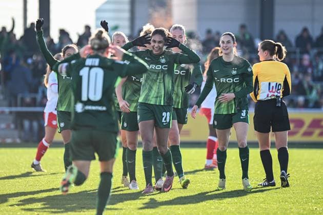 Soccer I Women I Season 2025 2026 I Bundesliga I 11 Matchday I RB Leipzig VfL Wolfsburg I 23 11 2025 Goal celebration Cora Zicai 28, VfL Wolfsburg center with Svenja Huth 10, VfL Wolfsburg left Leipzig RB Training Center, Cottaweg 7 Saxony Germany Copyright: xLobeca InesxHähnelx