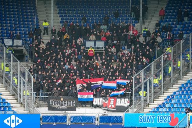 2025-11-23 SC Heerenveen v AZ Alkmaar - Dutch Eredivisie HEERENVEEN, NETHERLANDS - NOVEMBER 23: The travelling fans and supporters of AZ Alkmaar during the Dutch Eredivisie match between SC Heerenveen and AZ Alkmaar at Abe Lenstra Stadion on November 23, 2025 in Heerenveen, Netherlands. Heerenveen Abe Lenstra Stadion Netherlands Content not available for redistribution in The Netherlands directly or indirectly through any third parties. Copyright: xEdxvanxdexPolx