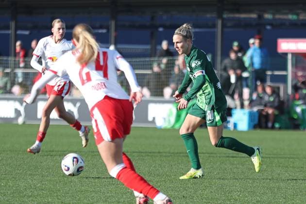 Google Pixel Frauen Bundesliga, RB Leipzig VfL Wolfsburg 23 11 2025 Svenja Huth 10, VfL Wolfsburg Fußball, Google Pixel Frauen Bundesliga, Saison 2025 2026, 11 Spieltag RB Leipzig vs VfL Wolfsburg am 23 11 2025, Trainingszentrum Cottaweg, Leipzig DFB REGULATIONS PROHIBIT ANY USE OF PHOTOGRAPHS AS IMAGE SEQUENCES AND OR QUASI VIDEO Copyright: xBEAUTIFULxSPORTS JanxKaeferx