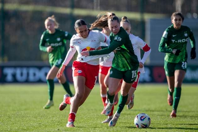 GER, Leipzig, Soccer, Google Pixel Womens Bundesliga, Matchday 11, RB Leipzig vs VFL Wolfsburg in the picture from l Lisa Baum RB Leipzig 11 , Janou Levels VFL Wolfsburg 15 , Zweikampf 23 11 2025, RB Leipzig Training Academy, Cottaweg Leipzig DFB REGULATIONS PROHIBIT ANY USE OF PHOTOGRAPHS AS IMAGE SEQUENCES AND OR QUASI VIDEO, Copyright: HMBxMedia PaulxFritz