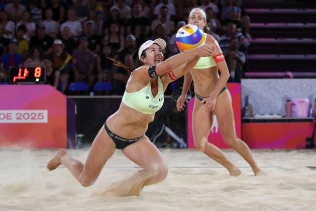 Beach volleyball, Beachvolleyball World Championship, WM, Weltmeisterschaft Anastasija Samoilova (LAT) v Kristen Nuss and Taryn Brasher (USA) during the Women™s Final match of the Beach Volleyball World Championships at The Drive in Adelaide, Sunday, November 23, 2025. ( NO ARCHIVING, EDITORIAL USE ONLY ADELAIDE SOUTH AUSTRALIA AUSTRALIA  Copyright: xMATTxTURNERx 20251123126454081742