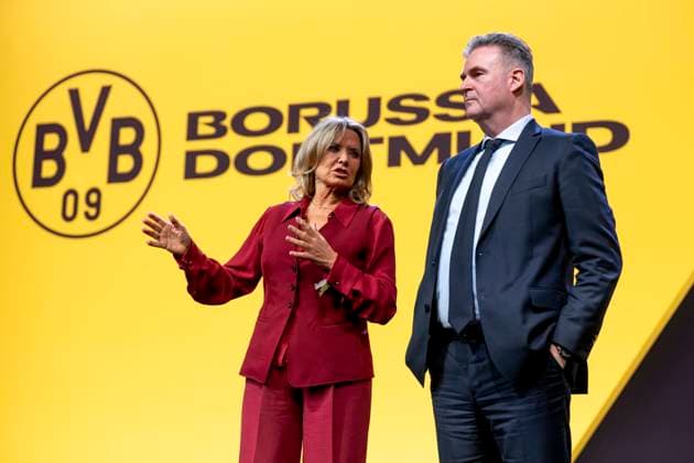 23 11 25, Borussia Dortmund members meeting at the Westfalenhallen Dortmund Silke Seidel l and Bernd Möllmann on stage Copyright: xInderlied Kirchner-Mediax